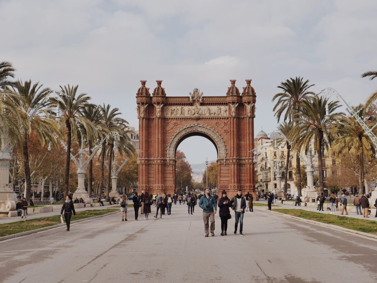 arc de triomf– tower bridge in spain